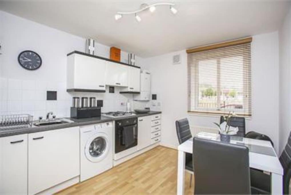 Immaculate Cosy Flat Next To Holyrood Park! Lägenhet Edinburg Exteriör bild