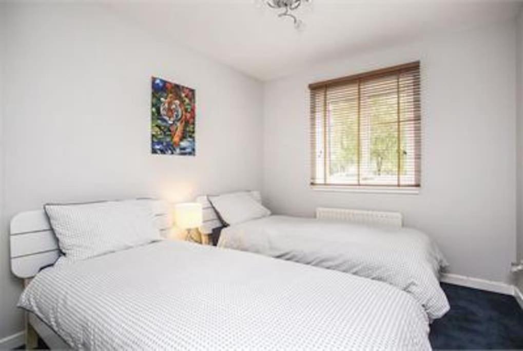 Immaculate Cosy Flat Next To Holyrood Park! Lägenhet Edinburg Exteriör bild